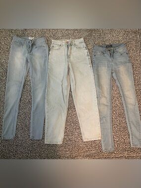 3 Pairs of Women’s Light Wash Jeans